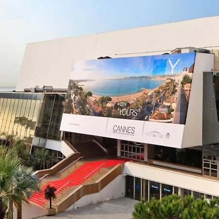 Ideal Congress And Vacation Live In