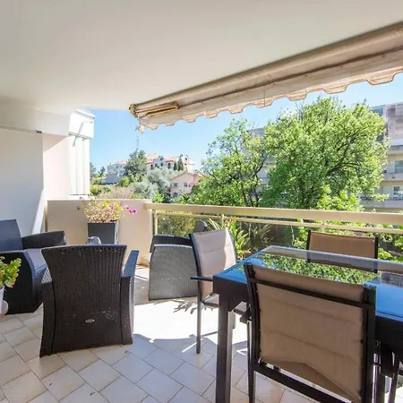 Ideal Congress And Vacation Live In