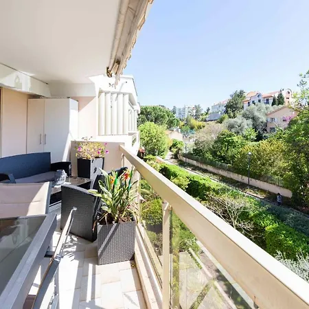 Ideal Congress And Vacation Live In Apartment *
